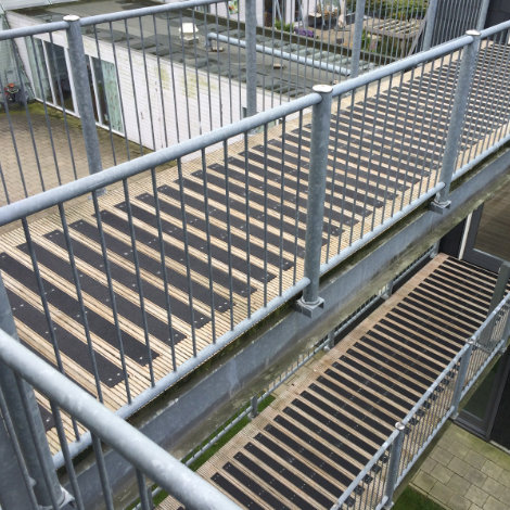 Bandes antidérapantes pour terrasse
