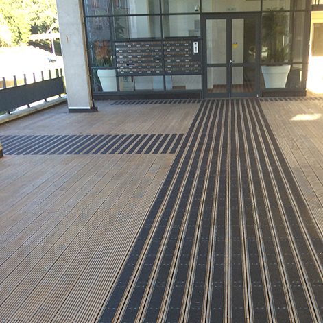 Bandes antidérapantes pour terrasse