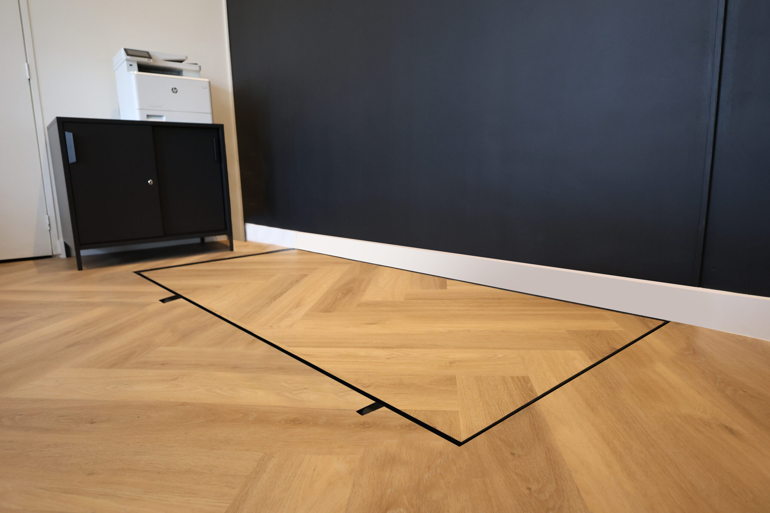 Trappe de visite électrifié, finition en verre transparent ou en bois